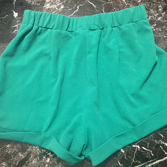 Sincerely Jules Green Shorts - Picture 2 of 3